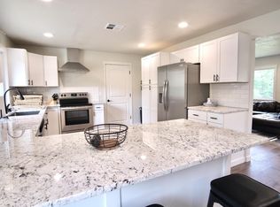 823 3rd St, Rogue River, OR 97537