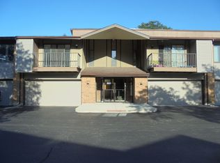 821 Oakton St APT 205, Elk Grove Village, IL 60007