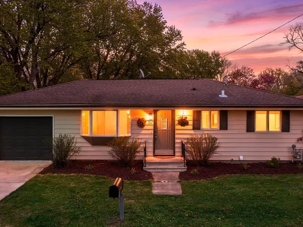 302 5th Ave NW, Dodge Center, MN 55927