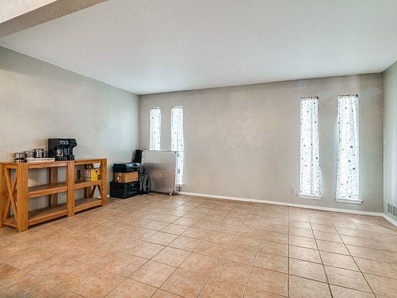 5th image of 1706 Iroquois Dr
