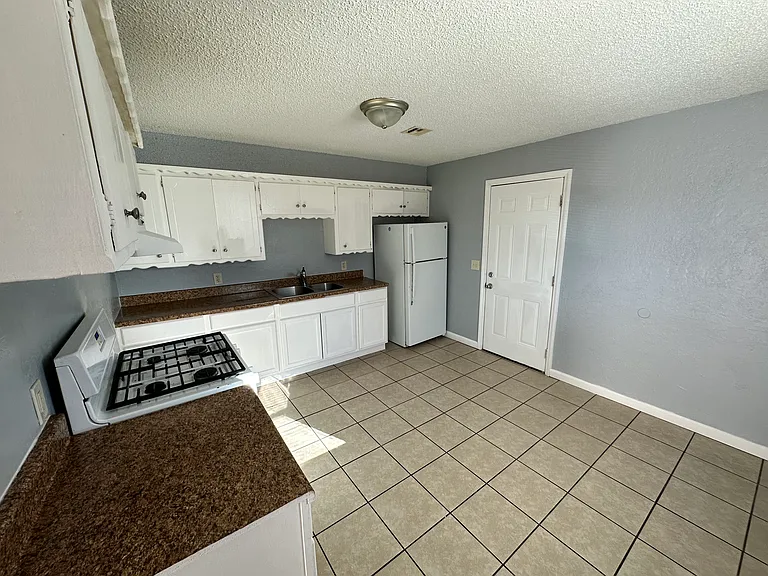 1501 SE 46th St — Photo 5