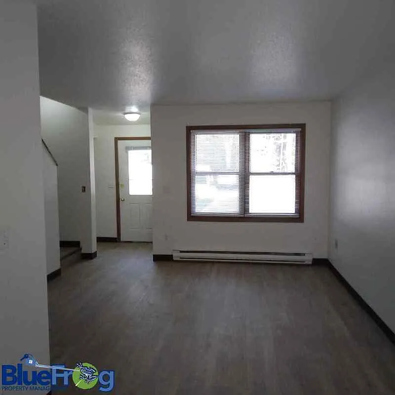 2 bed, 1.0 bath, $899 — Photo 4