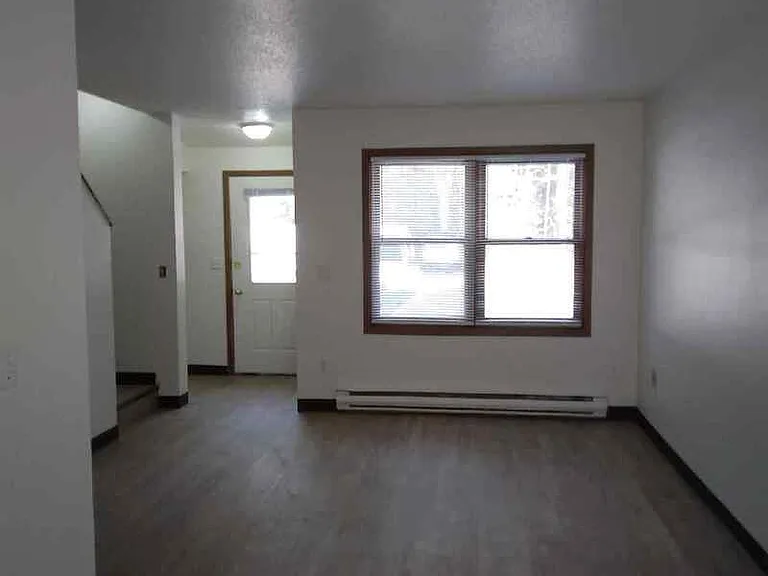 406 N Barkman St #4 — Photo 4