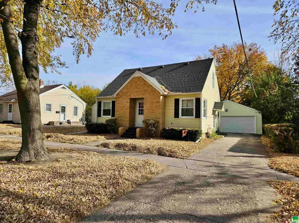 713 Barton St, Storm Lake, IA 50588