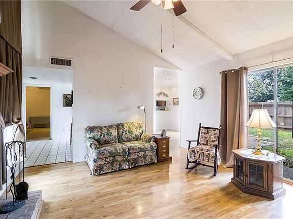 3rd image of 1810 Greenspring Cir