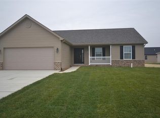 5530 Autumn Ash Dr, Smithton, IL 62285