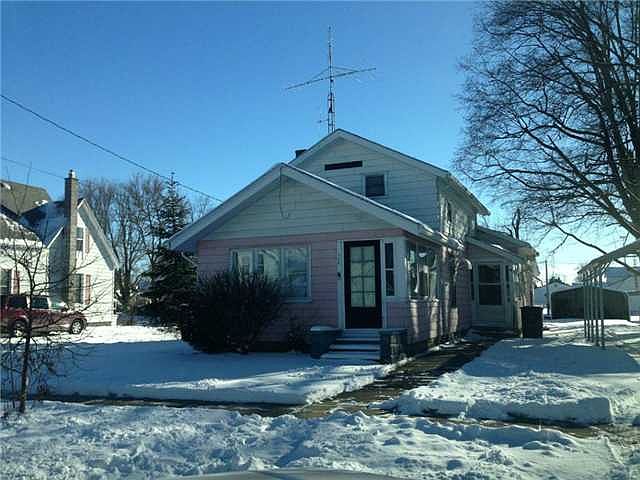 1st image of 105 W Lynn St