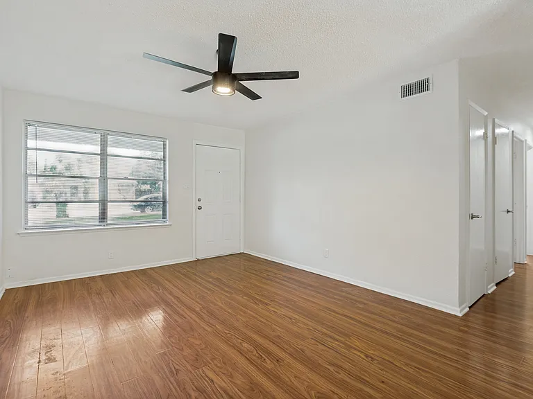 1818 Highland Dr — Photo 15