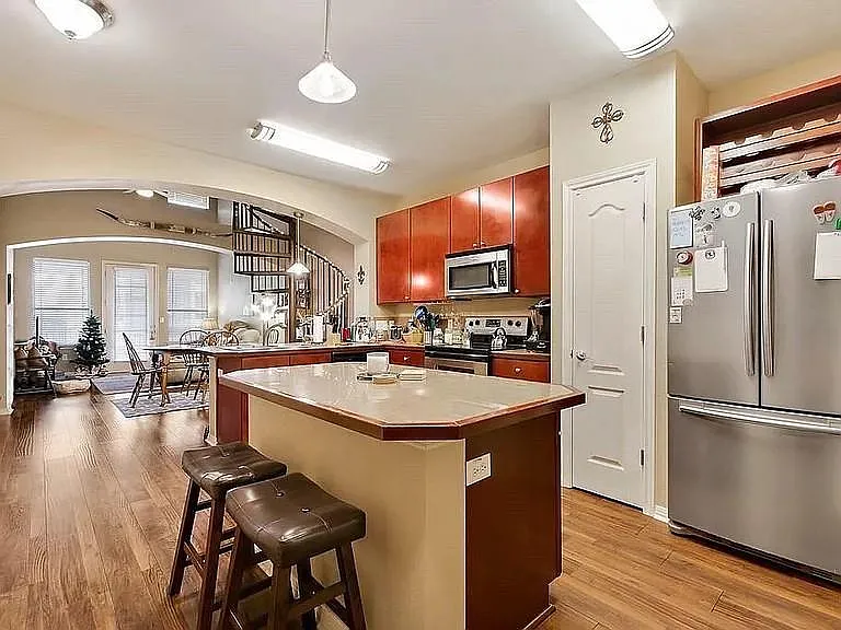3 bed, 2.0 bath, 1270 sqft, $2,550 — Photo 4