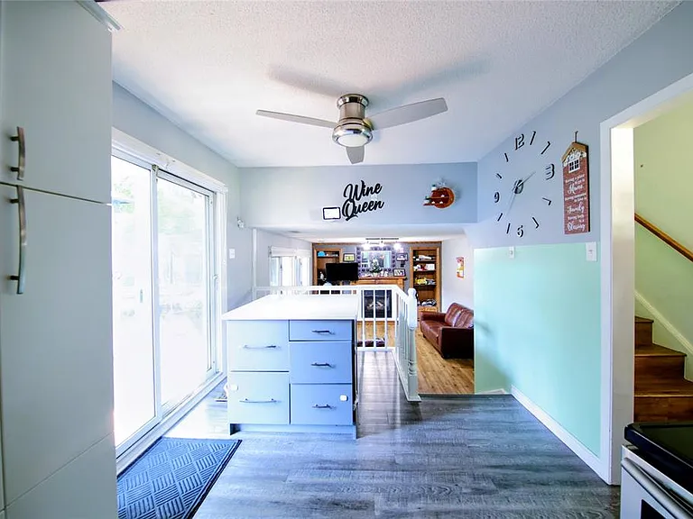 883 Assiniboine Cres — Photo 10