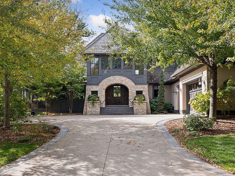 1st image of 425 Carpenters Point
