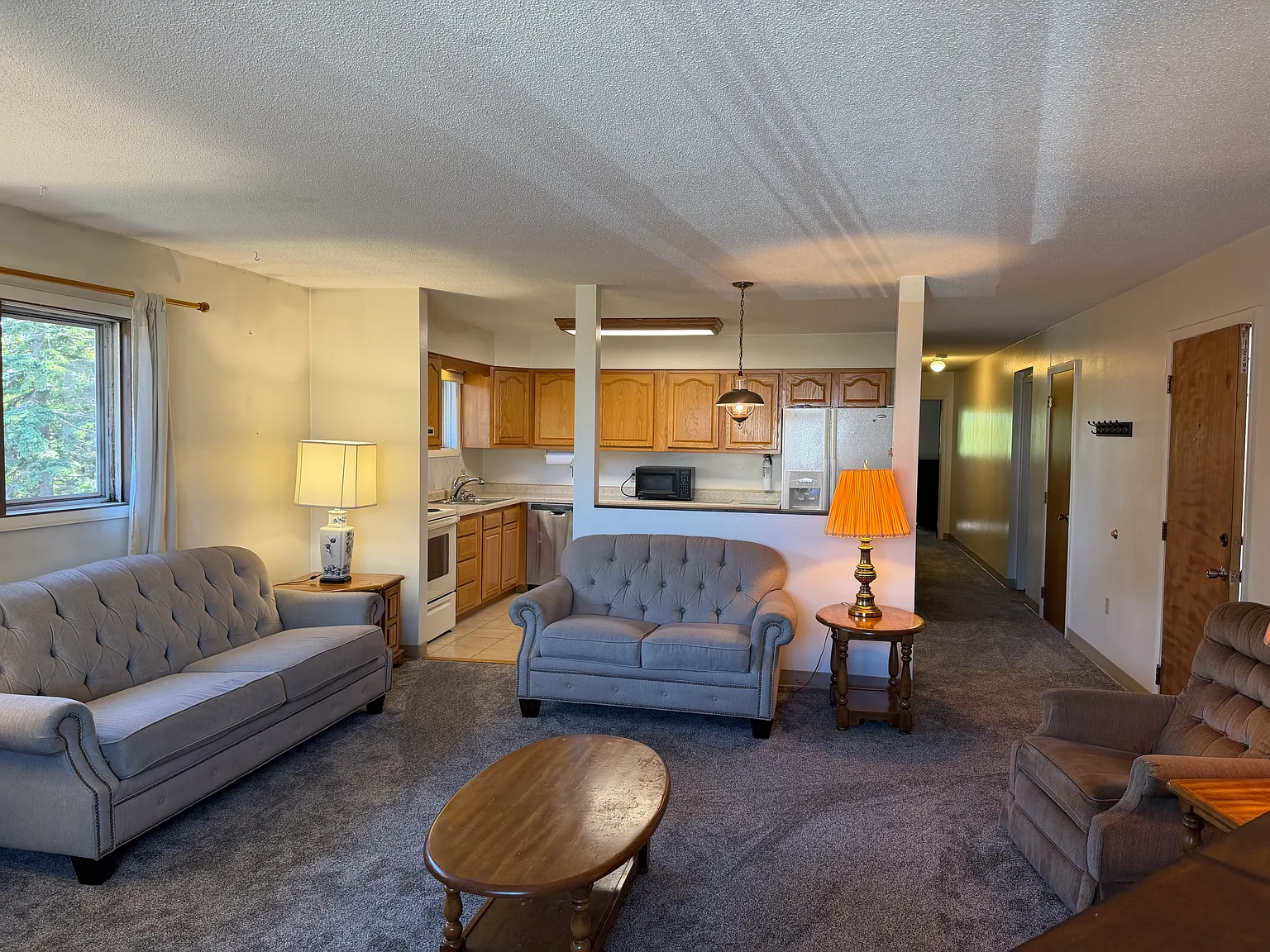 3 bed, 1.5 bath, 1360 sqft, $1,500 — Photo 3