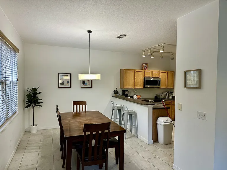 Royal Ridge Dr — Photo 9