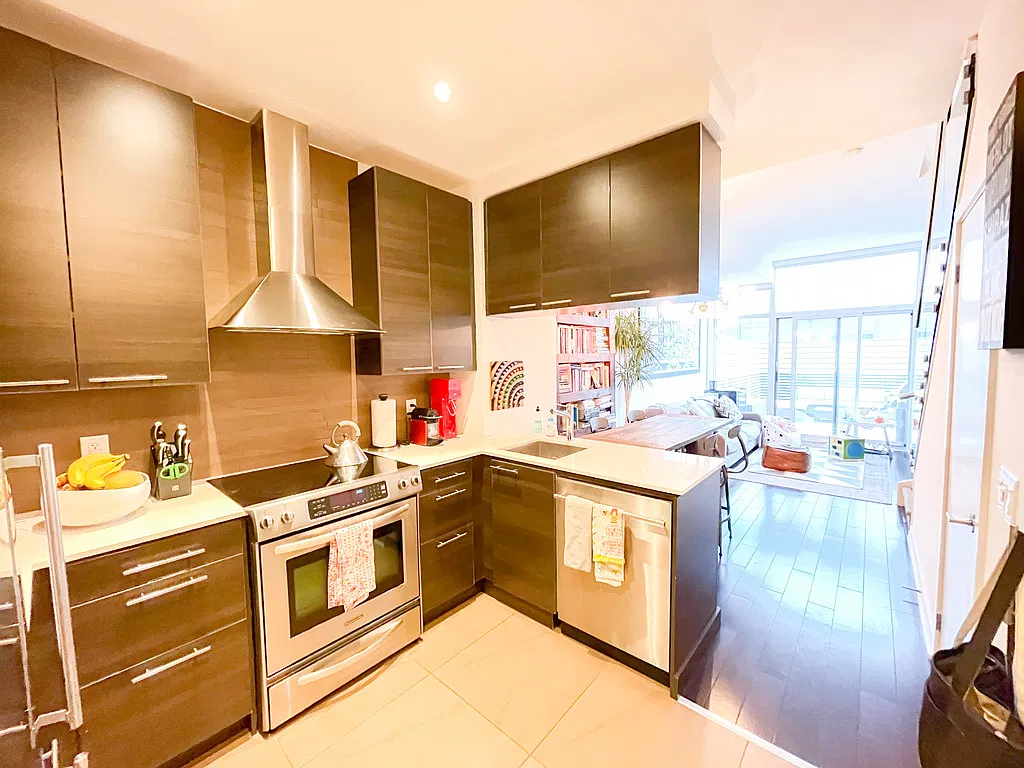 2 bed, 935 sqft, $3,950 — Photo 3