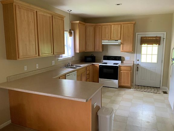 3rd image of 5103 S Rogers St #1