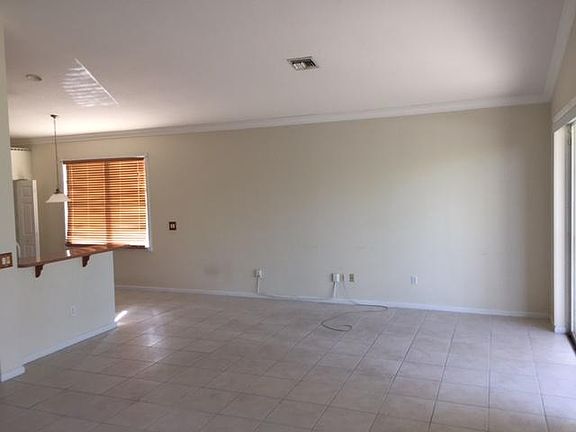 4th image of 2881 N Bight