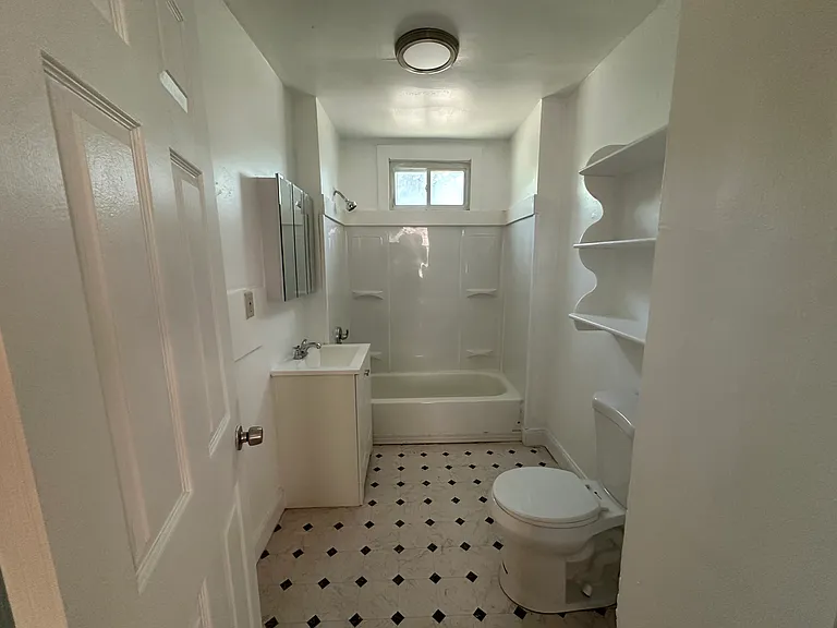 212 Leon St — Photo 4