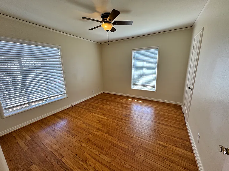 3727 Meredith Ave — Photo 9