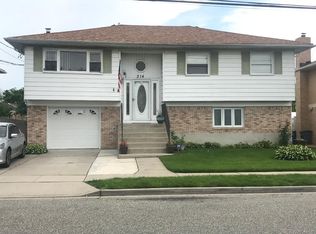 314 S Brookside Ave, Freeport, NY 11520