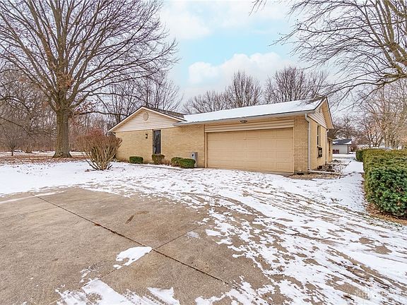 3rd image of 5925 Bradley Dr