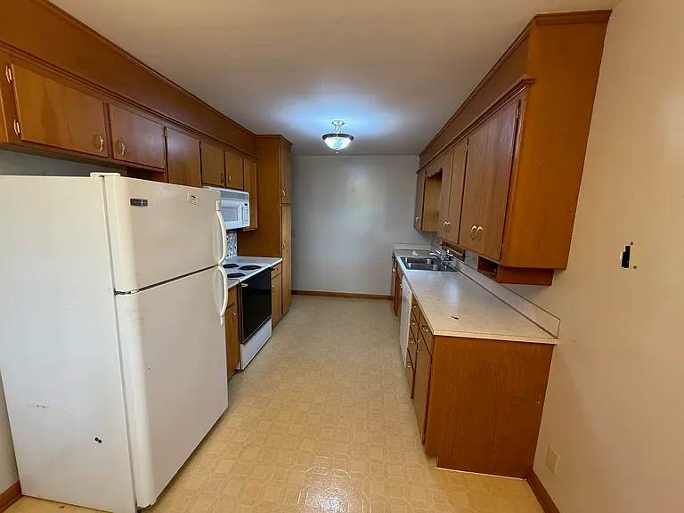 1322 S 32nd St — Photo 6