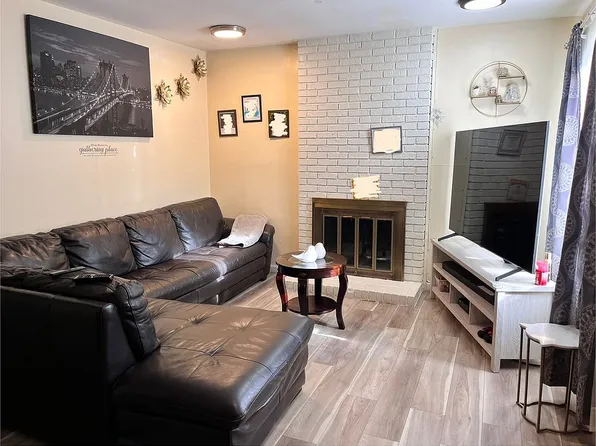 194 Colony Cir, Lakewood, NJ 08701