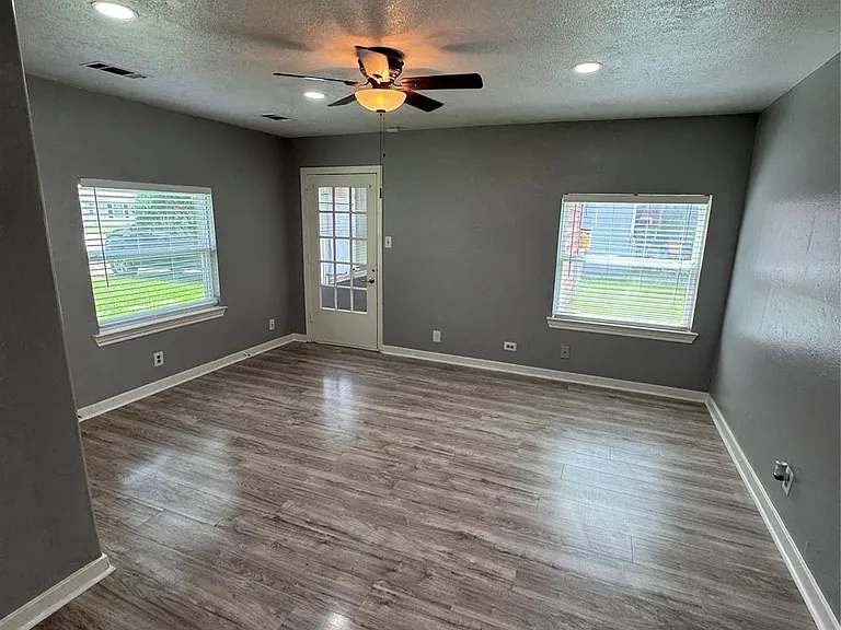 6629 Corbin St — Photo 4