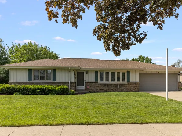 1817 Lincoln Ave, Crest Hill, IL 60403