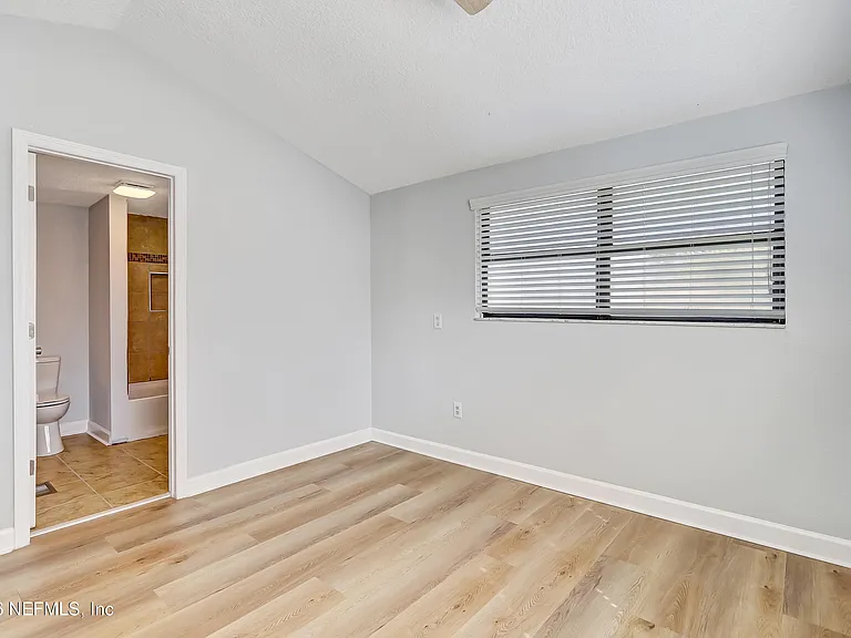 11321 Deep Ln — Photo 10