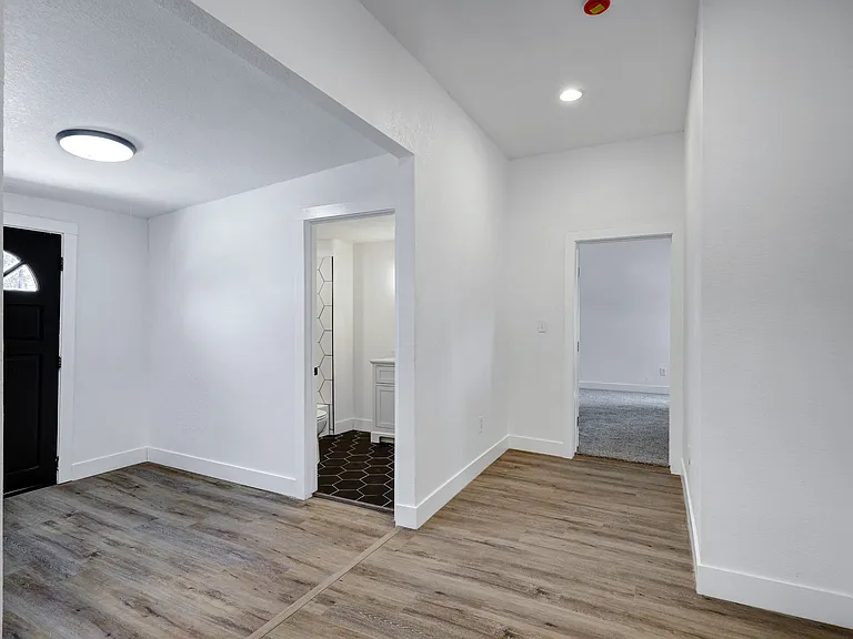 2425 Monterey St — Photo 15