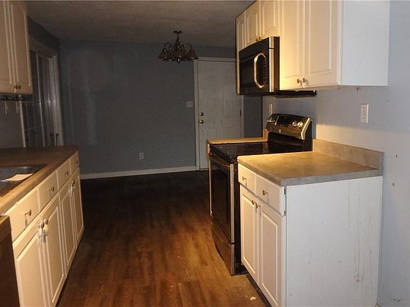 4th image of 2625 NE 37th St