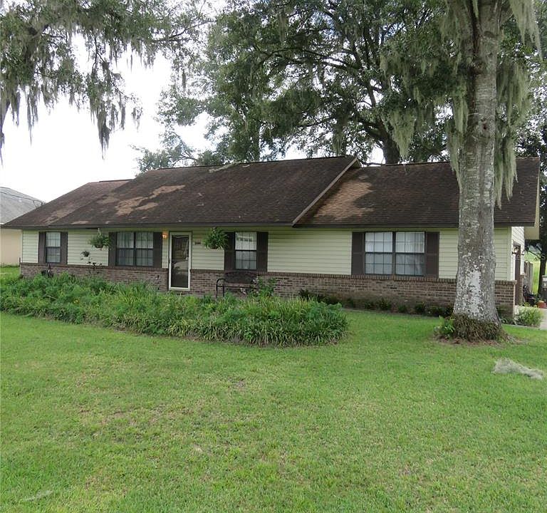 1st image of 3300 NE 41st Pl