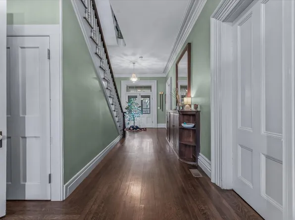 236-02 Forest Road image 4 of 23