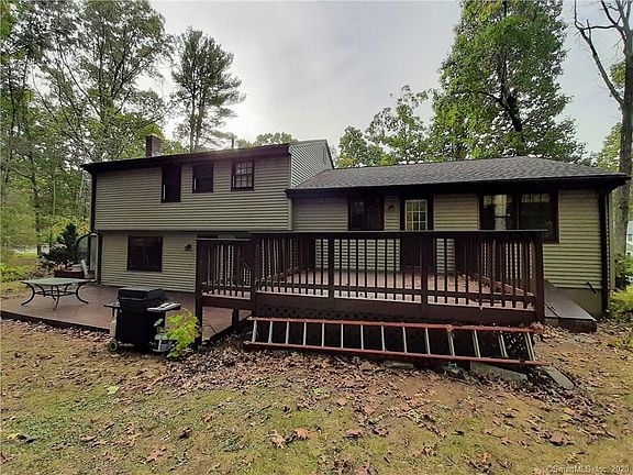 3rd image of 4 Autumnwood Ln