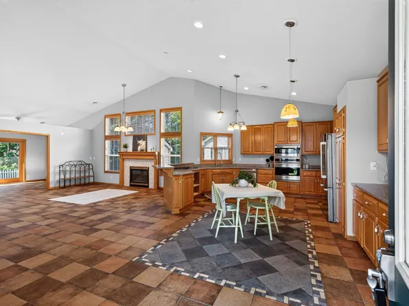 6975 Eagle Trl, Centerville, MN 55038