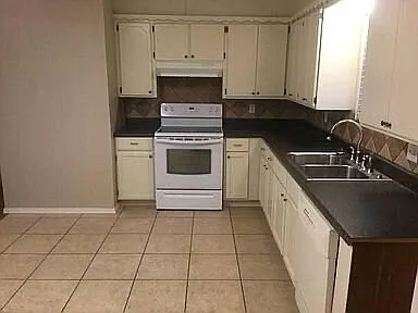 2031 Allenhurst St — Photo 2