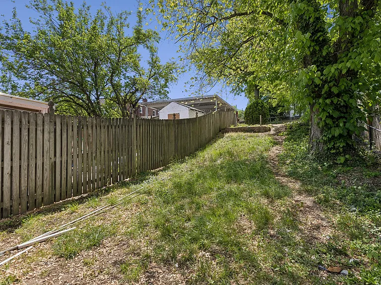 4627 H St SE — Photo 24
