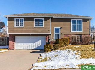 1117 Shawnee Rd, Papillion, NE 68046