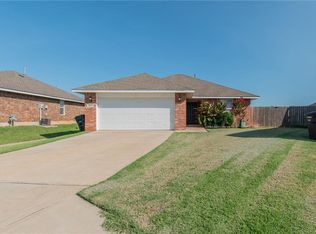 401 Madison Ct, Moore, OK 73160
