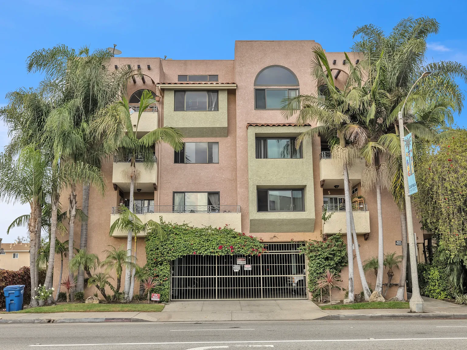 Anaheim Villa Apartments — Photo 2