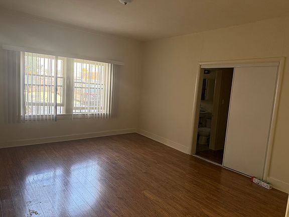 4th image of 238 S Kenmore Ave #Fg202