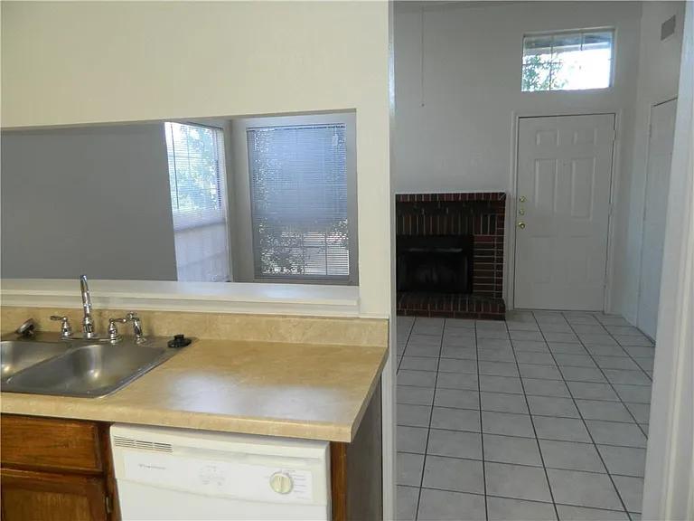 7213 Oak Meadow Dr #B — Photo 6