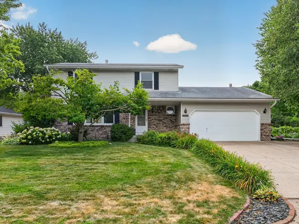 3016 Lakewood Dr N, Maplewood, MN 55109