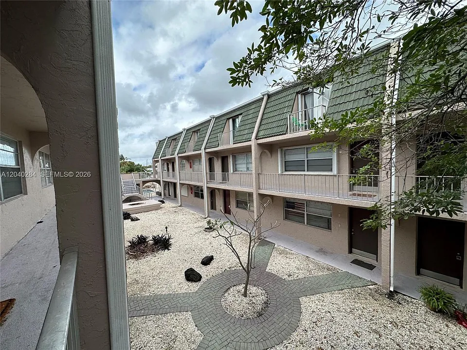 1100 SE 4th Ave #32