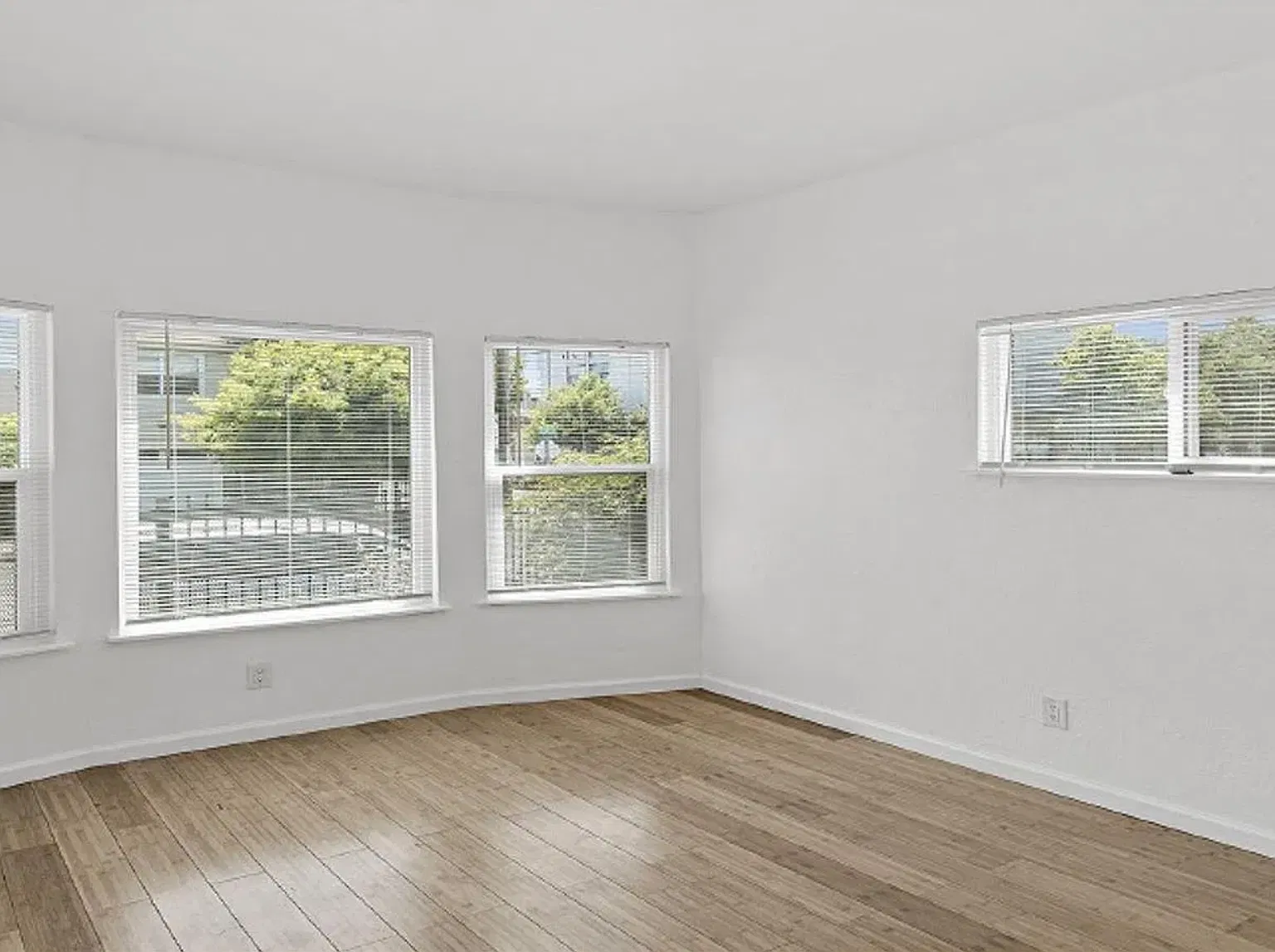 Bright, Renovated 2BR/1BA with Modern Kitchen — Photo 2