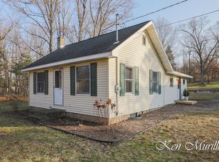 7630 Courtland Dr NE, Rockford, MI 49341