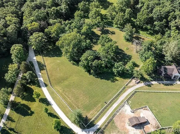 18324 Pinhook Hollow Dr, Pacific, MO 63069