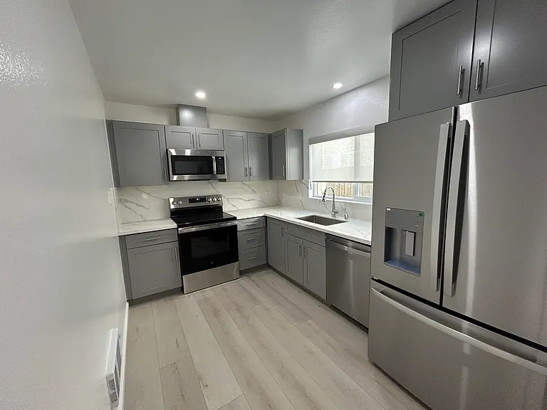 478 Oak Ave — Photo 2