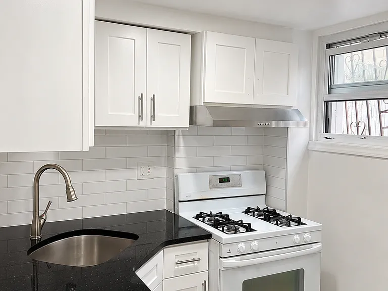 2055 Powell Ave — Photo 1