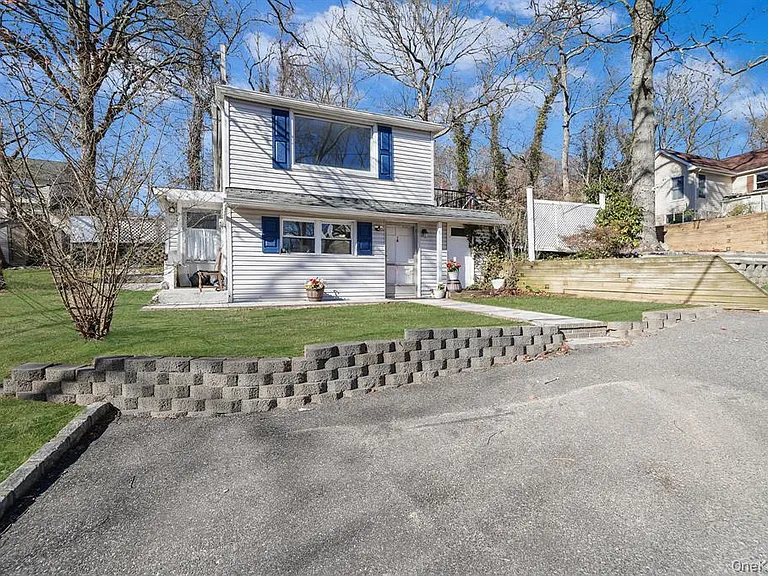 7 Yucca Rd #LOWER — Photo 1